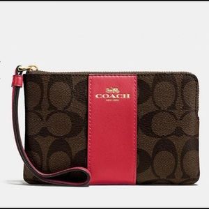 💯 Corner Zip Wristlet In Signature Canvas 💯